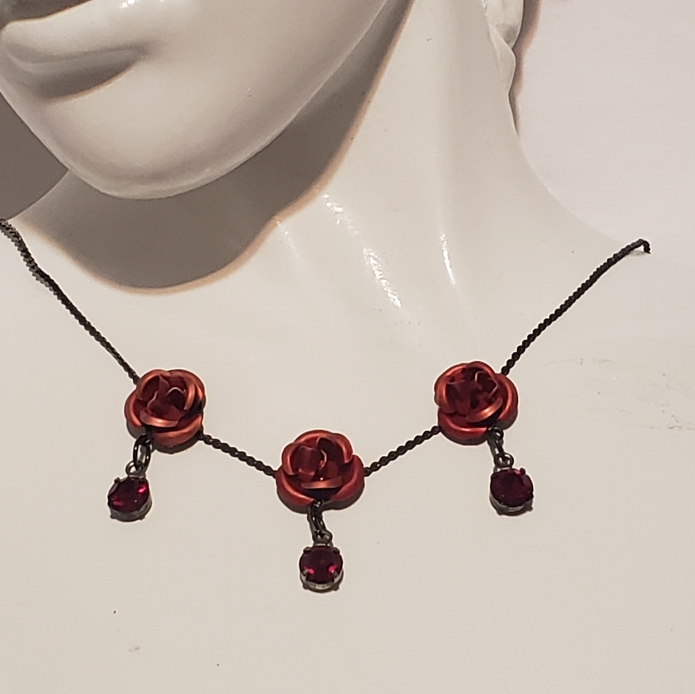Red Roses Necklace Vintage 15"